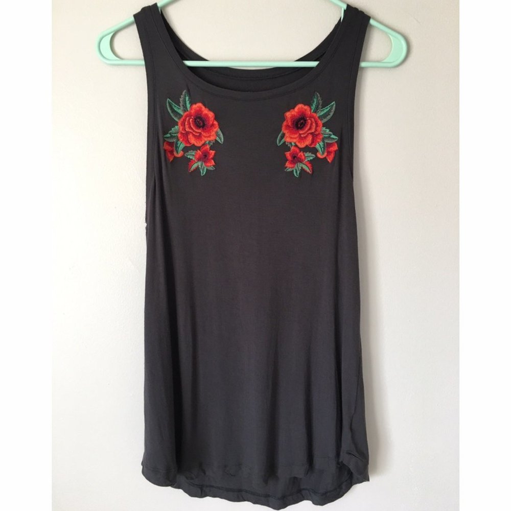 American Eagle Gray Tank with Roses